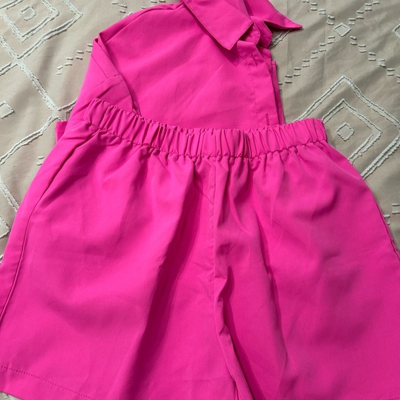 SHEIN Vibrant Pink Blouse conjunto con short - Picture 4 of 4